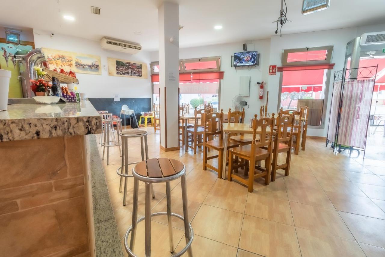 Hostal Rojo Plata Torremegía