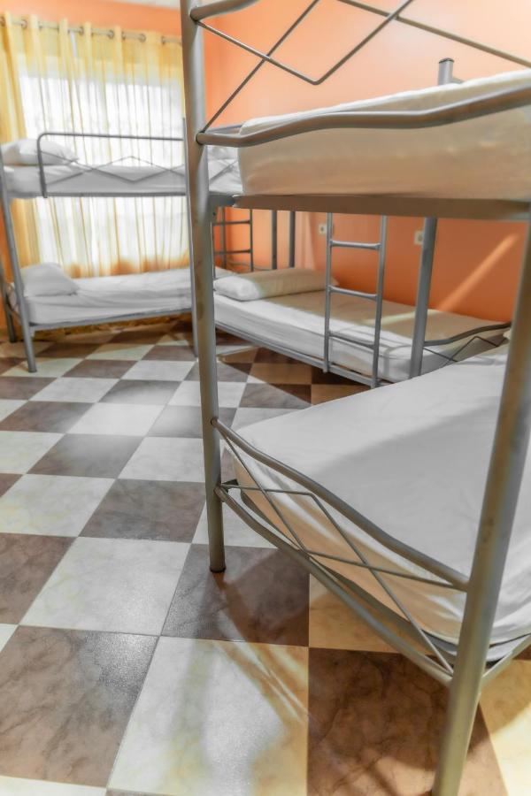 Hostal Rojo Plata Torremegía