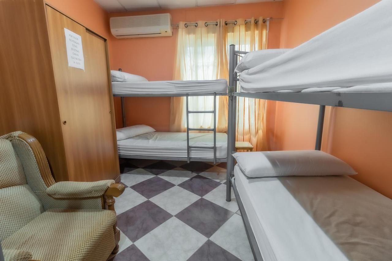 Rojo Plata Hostal *