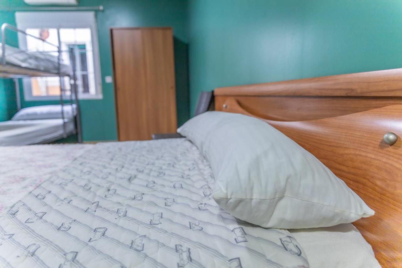 Hostal Rojo Plata Torremegía